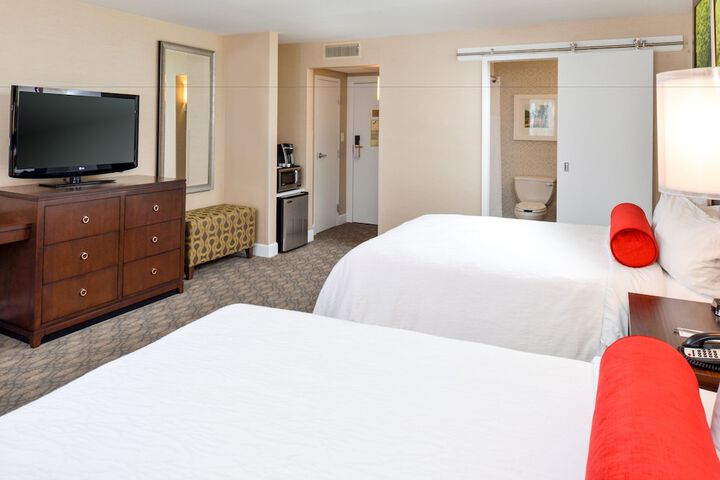 2 Queen Beds (2 of 4)