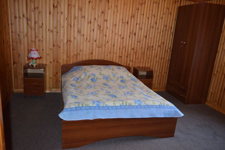 Room 10 of 18
