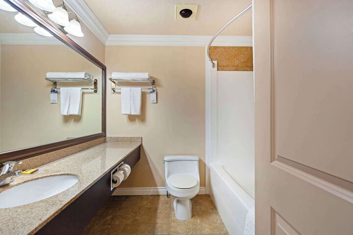 Room 32 of 62