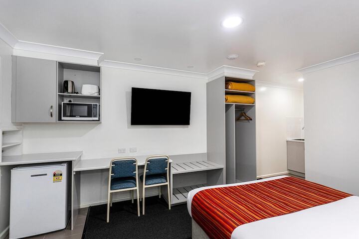 Room 52 of 85