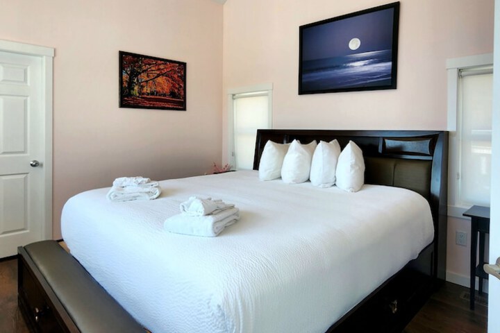 Room 104 of 543