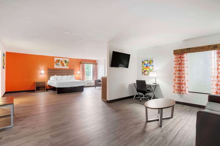 1 King Bed Microwave and Refrigerator WiFi Continental Breakfast (20 of 34)