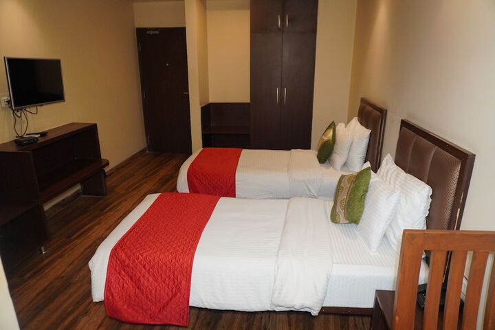 Room 11 of 25