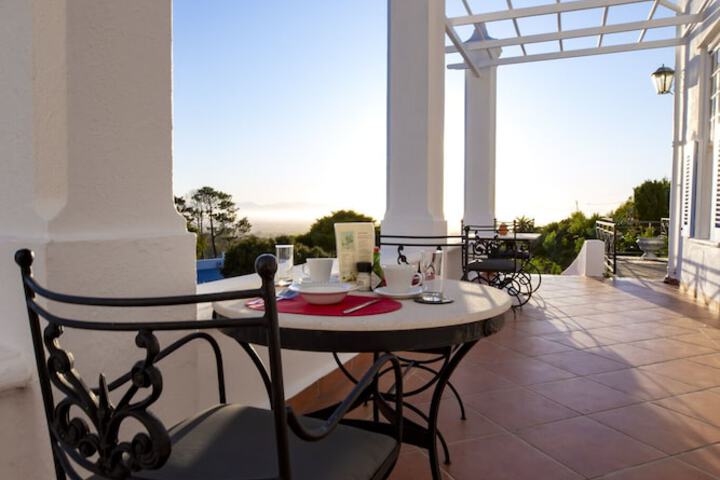 Breakfast/Coffee Service 20 of 32