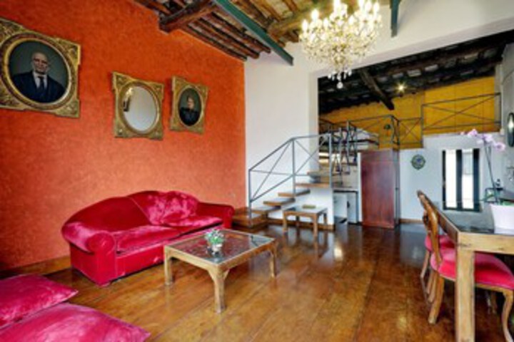 Room 5 of 16