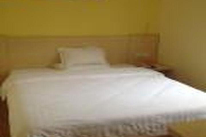 Room 2 of 8
