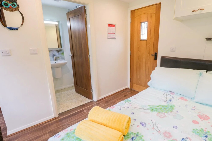 Room 5 of 14
