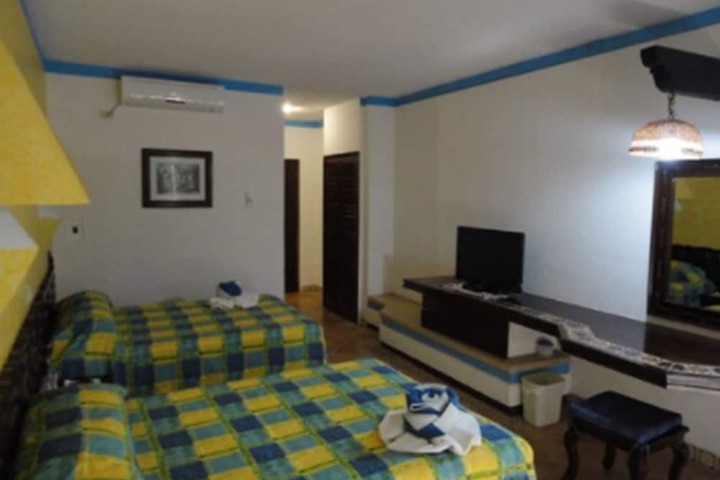 Room 6 of 32