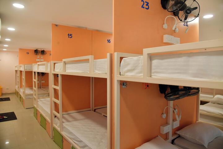 Room 3 of 32