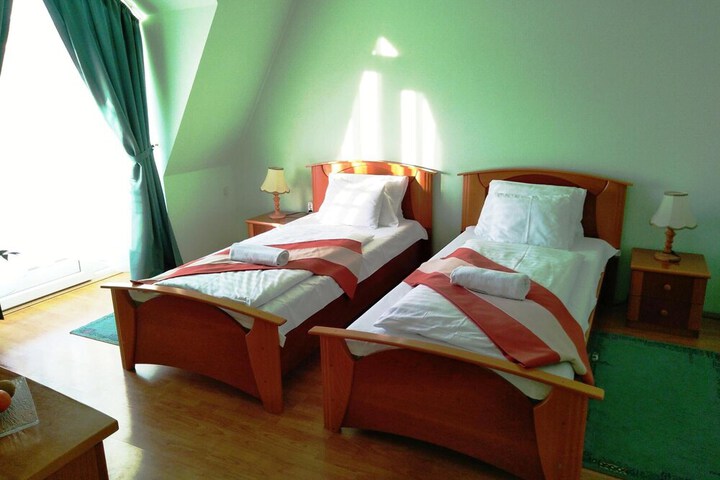 Room 11 of 42