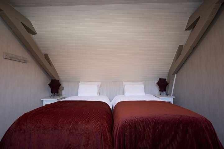 Room 4 of 52