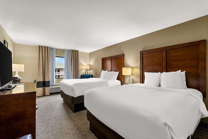 2 Double Beds (7 of 9)