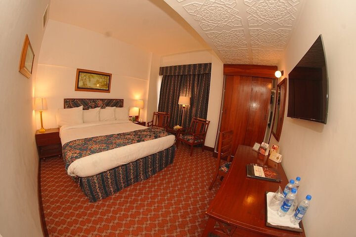 Room 26 of 32