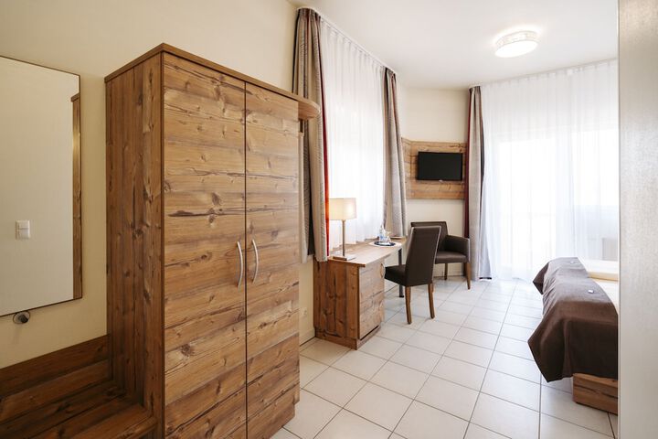 Room 13 of 38