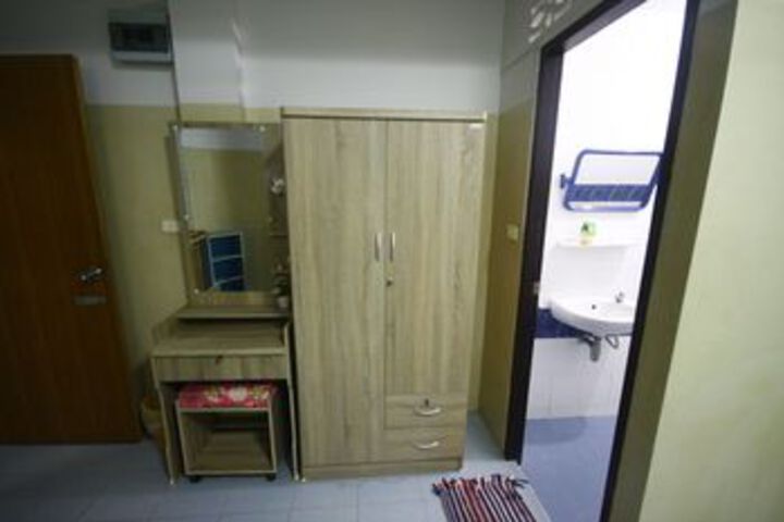 Room 34 of 47