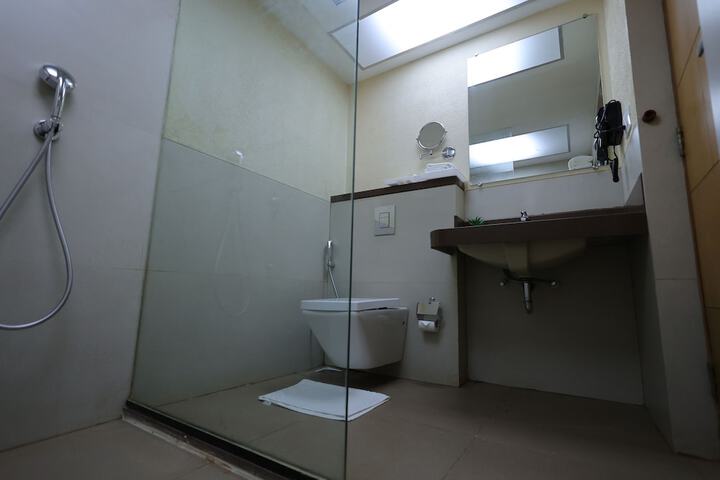 Room 10 of 15