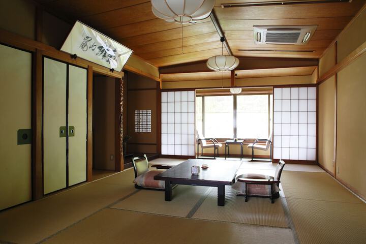 Room 28 of 99