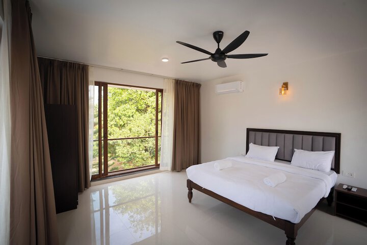 Room 4 of 30