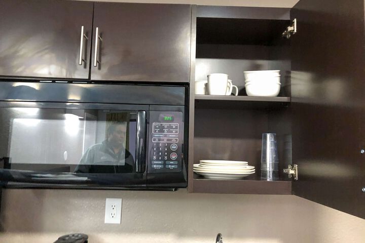 2 Queen Beds Kitchen (4 of 10)