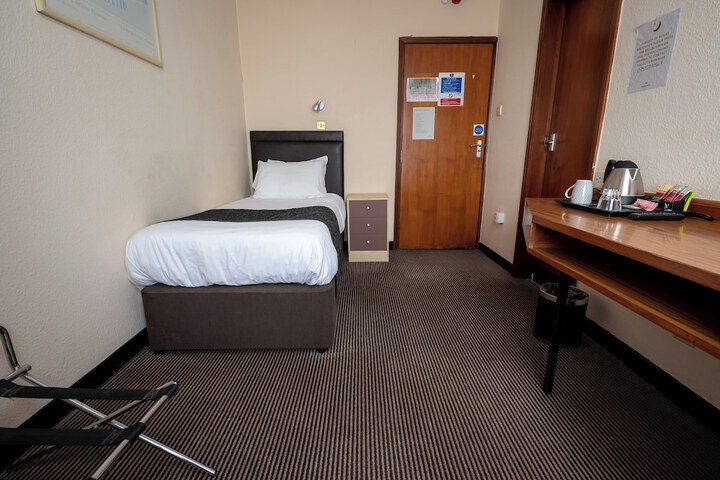 Room 4 of 13