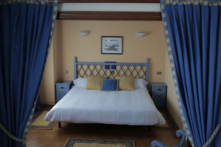 Room 15 of 38