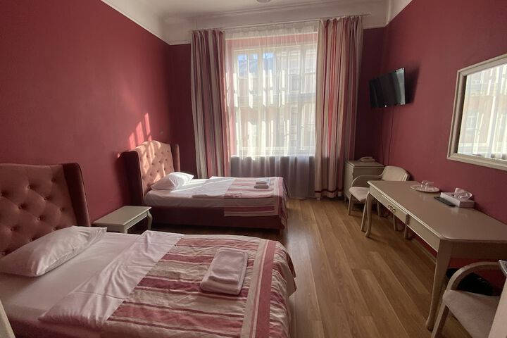 Room 84 of 272