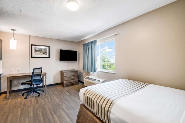 1 Queen Bed Efficiency (8 of 9)