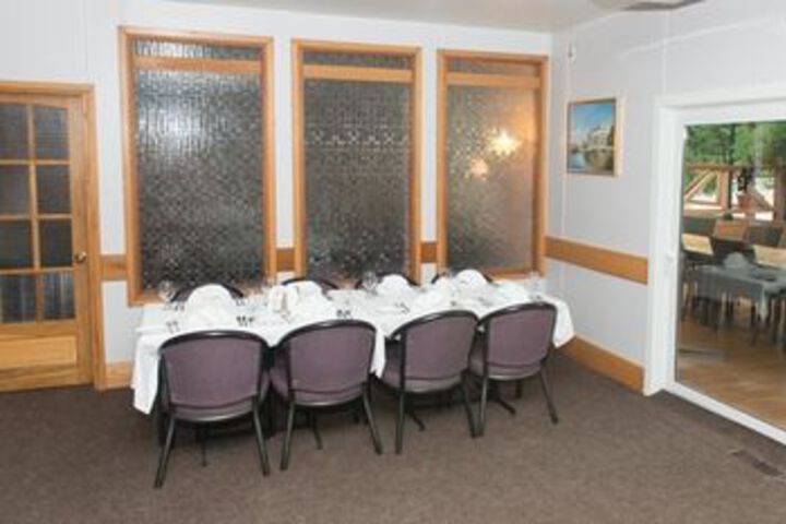 Dining 34 of 37