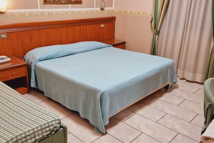 Room 8 of 22