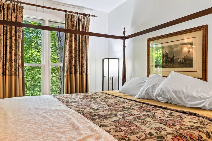 Snug Hug Queen Suite with Fireplace (43 of 131)