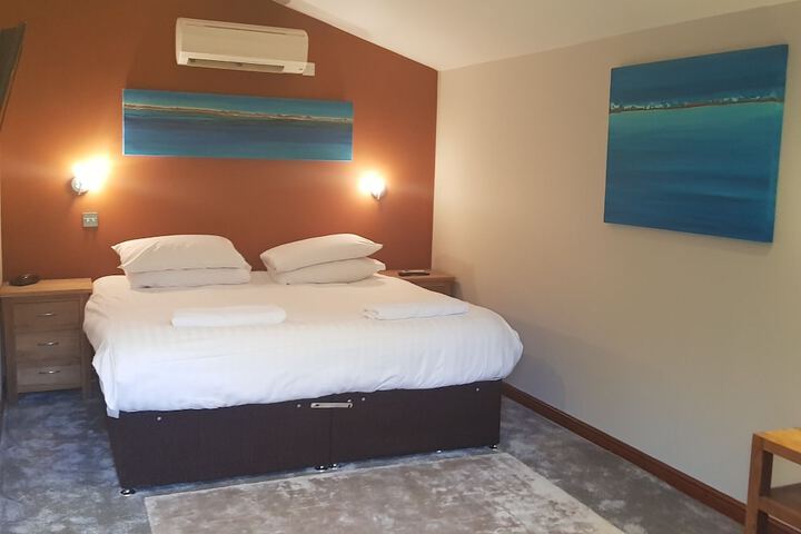 Room 27 of 91