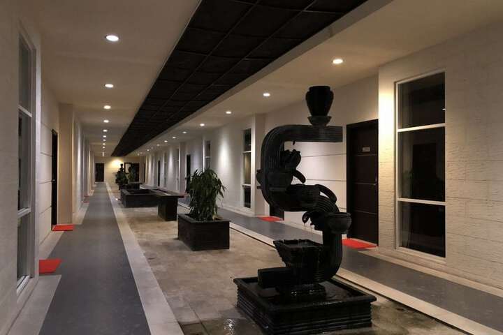 Ballroom/Hall 28 of 32