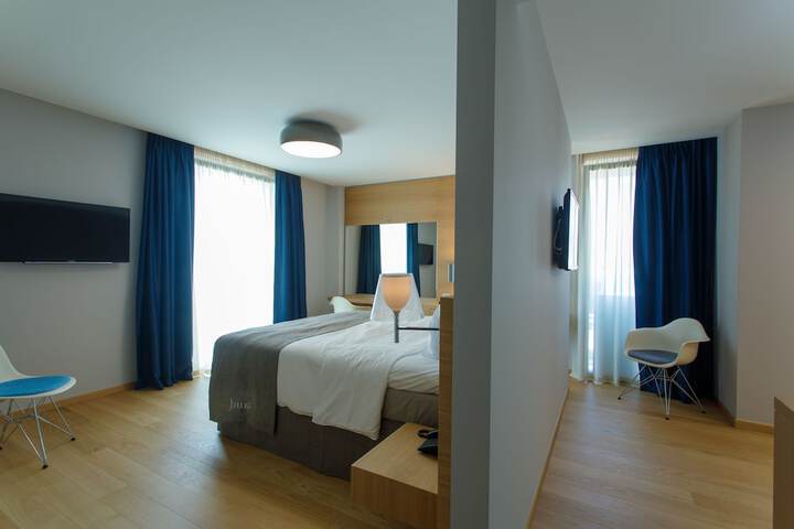 Room 18 of 42