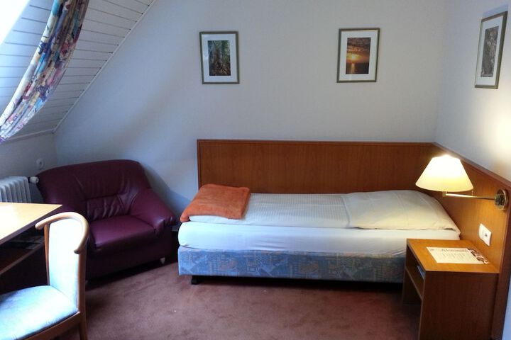Room 7 of 68