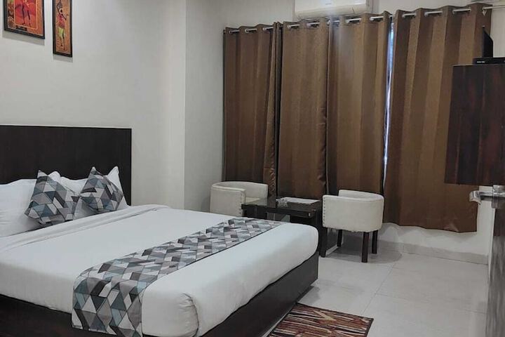 Room 7 of 32