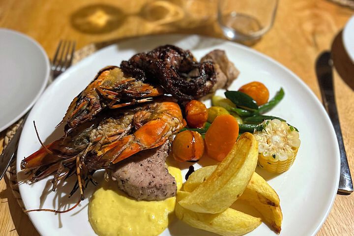 Dining 65 of 90