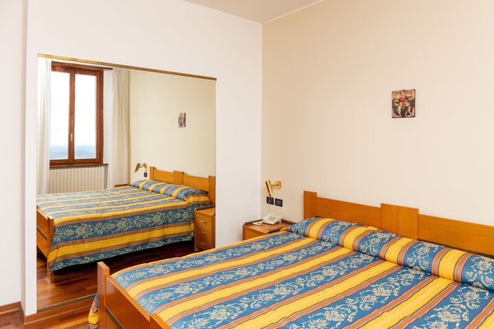Room 40 of 72