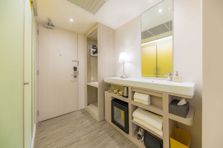 Room 16 of 25