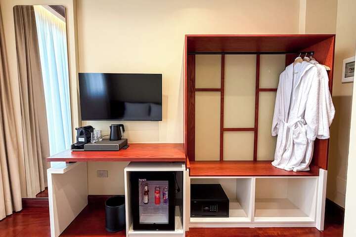 Room 8 of 96