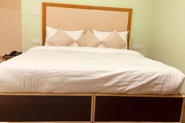 Room 2 of 33