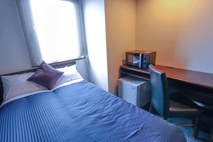 Room 6 of 16