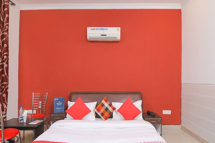 Room 14 of 25
