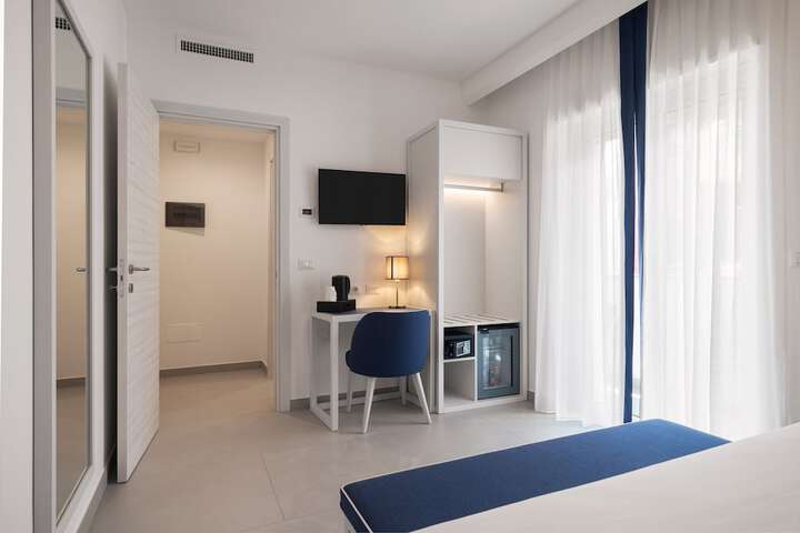 Room 6 of 58
