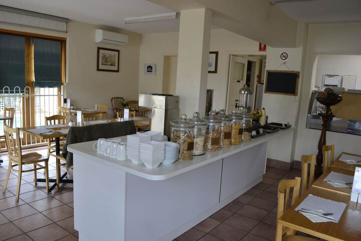 Breakfast/Coffee Service 72 of 79