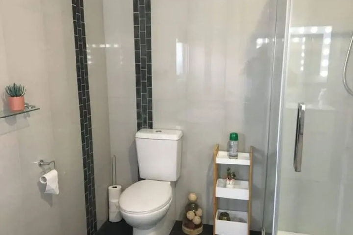 Room 6 of 18