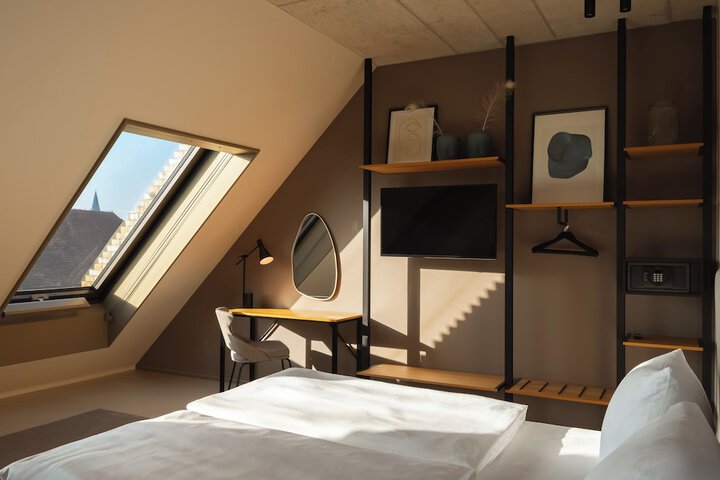 Room 21 of 112