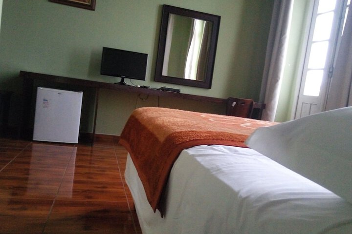 Room 4 of 18