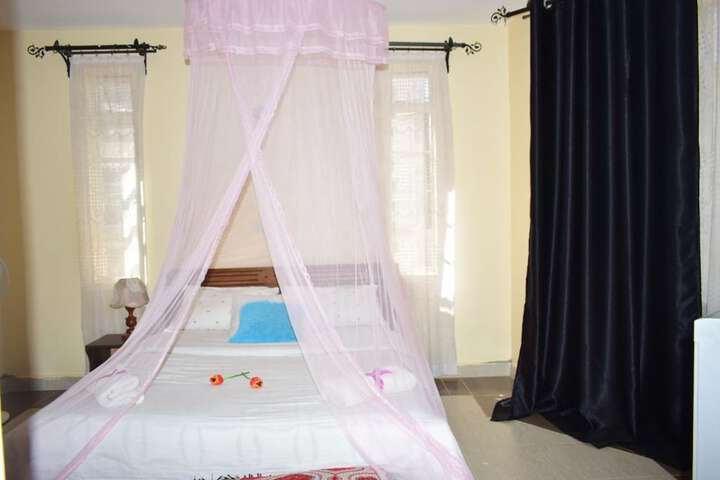 Room 13 of 30