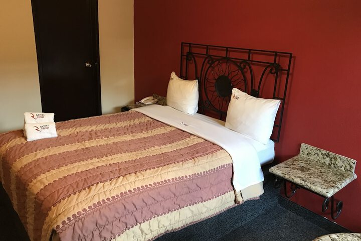 Room 3 of 10
