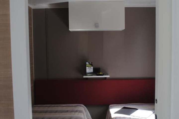 Room 6 of 63